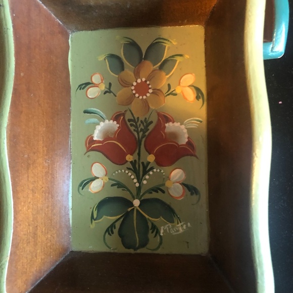 Two vintage folk art, small trays with handles, for display - slightly loved - Picture 5 of 11